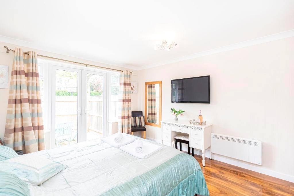 בורנמות' Bournecoast: Lovely Annex With Patio Nr Beach-5286 מראה חיצוני תמונה